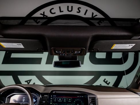 Used 2023 GMC Sierra 1500 SLT w/ SLT Premium Plus Package AWD/4WD image 10