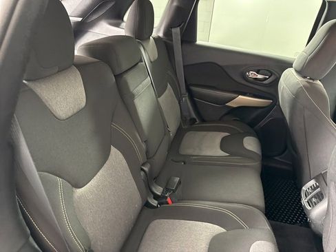 Used 2018 Jeep Cherokee Latitude image 20