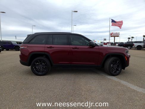 New 2025 Jeep Grand Cherokee Limited image 8