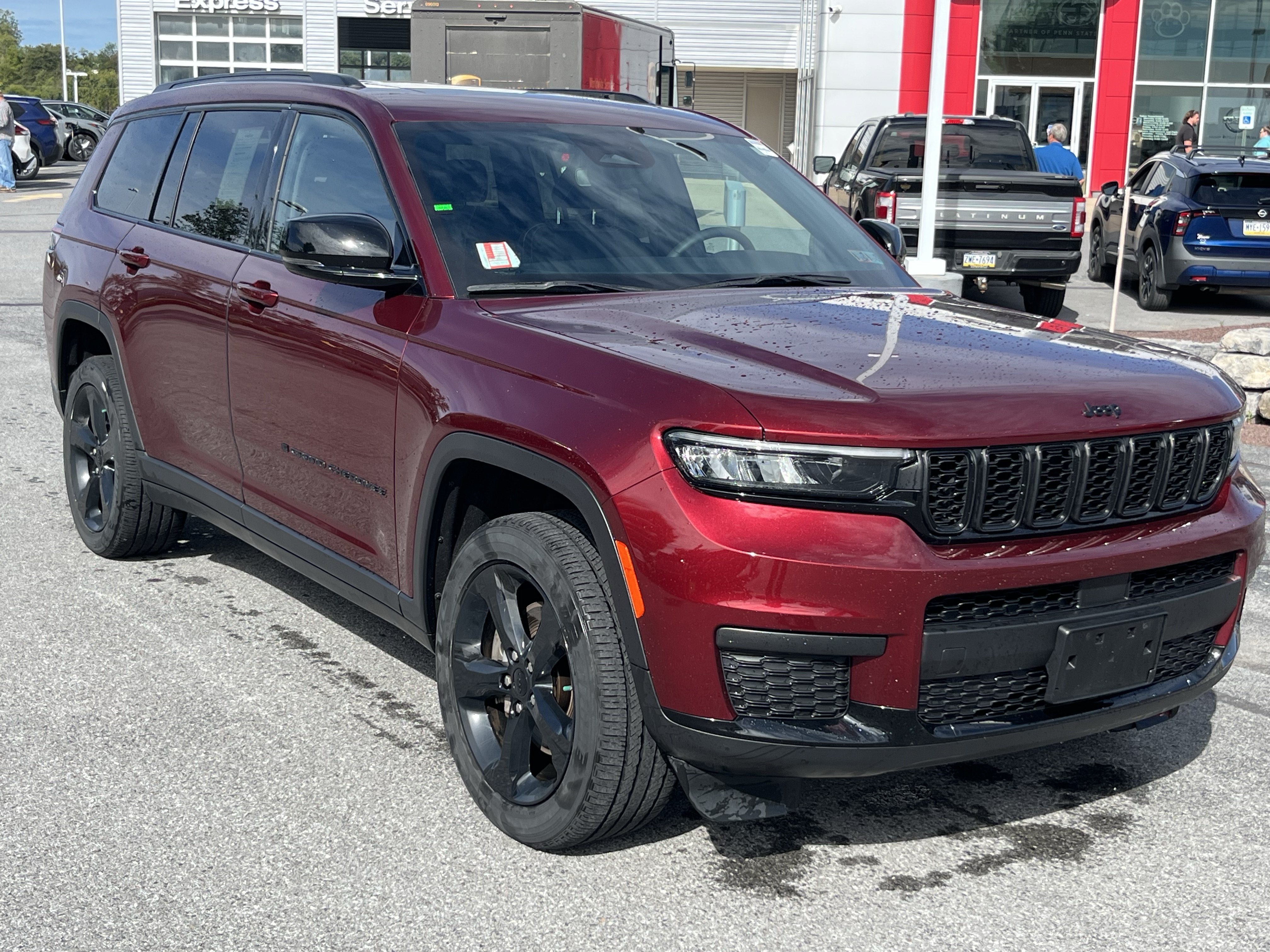 Used 2023 Jeep Grand Cherokee L Laredo AWD/4WD image 1