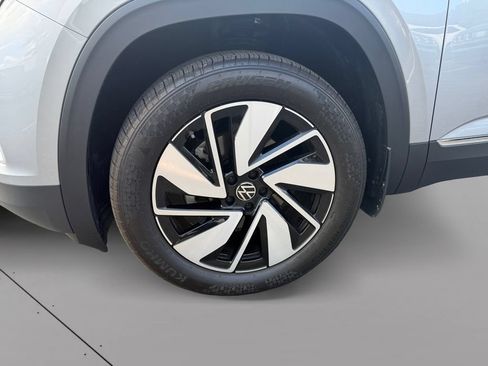 Used 2025 Volkswagen Atlas SEL AWD/4WD image 9