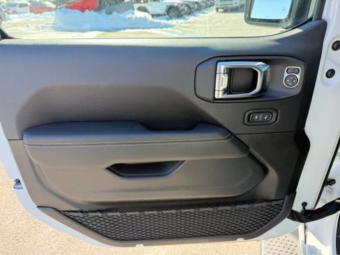 Used 2025 Jeep Wrangler Sahara w/ Safety Group image 11