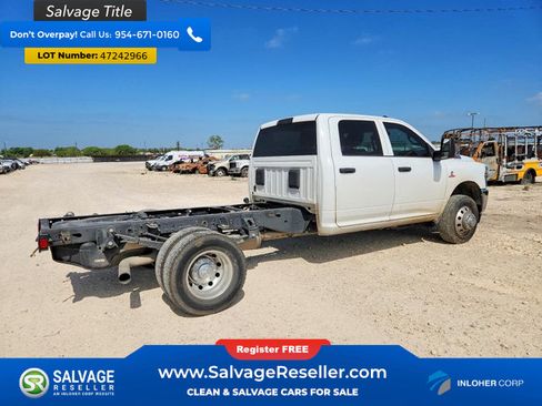 Used 2025 RAM 3500 Tradesman w/ Chrome Appearance Group AWD/4WD image 4