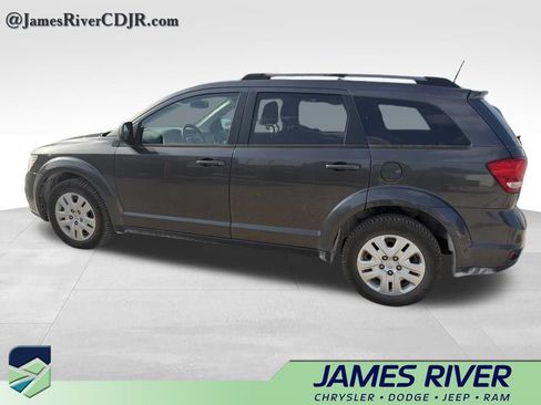 Used 2019 Dodge Journey SE w/ Premium Group FWD image 3