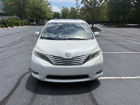 Used 2017 Toyota Sienna Limited Premium FWD image 10