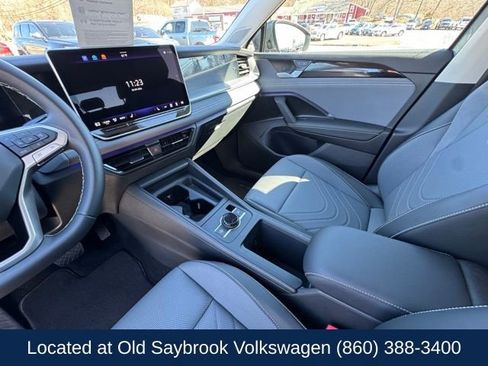 Used 2025 Volkswagen Tiguan SE image 31