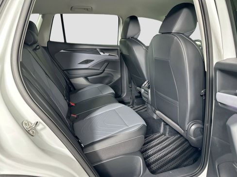 New 2025 Volkswagen Tiguan SE image 22