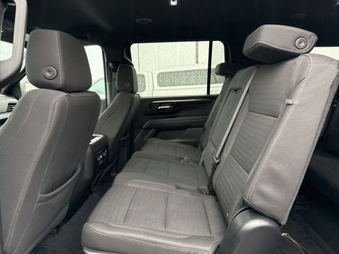 Used 2025 Chevrolet Suburban LS image 17