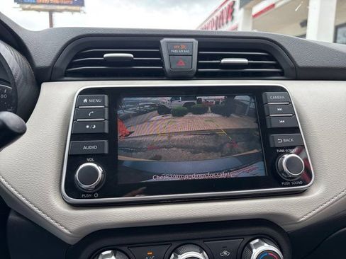 Used 2022 Nissan Versa SV image 24