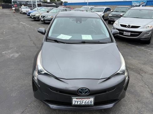 Used 2017 Toyota Prius Two w/ Prius Two Safety Plus Package FWD image 4