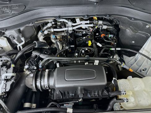 Used 2022 Ford Explorer XLT w/ Equipment Group 202A image 35