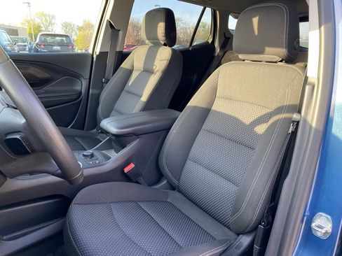 Used 2024 GMC Terrain SLE w/ Driver Convenience Package image 16