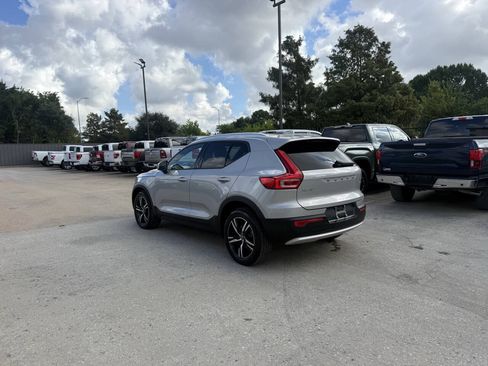 Used 2023 Volvo XC40 B5 Core AWD/4WD image 4