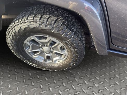 Used 2017 Jeep Wrangler Unlimited Rubicon w/ Cold Weather Group image 18