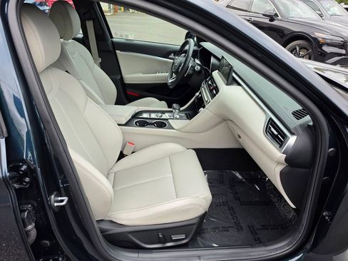 Used 2025 Genesis G70 2.5T AWD/4WD image 10
