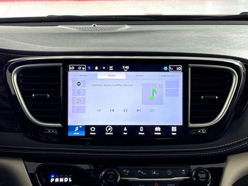 Used 2022 Chrysler Pacifica Limited FWD image 18