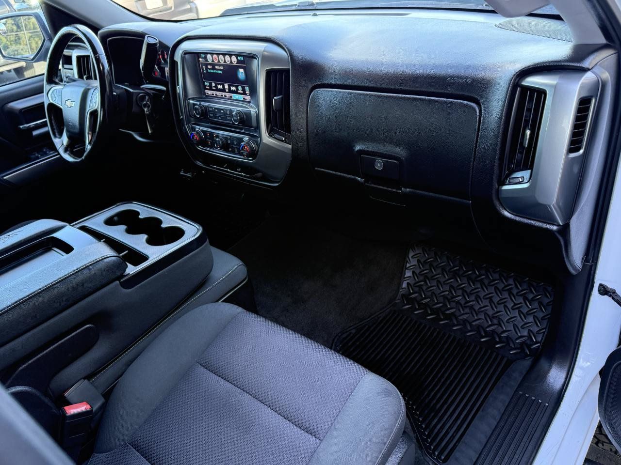 Used 2018 Chevrolet Silverado 1500 LT w/ LT Eassist Package AWD/4WD image 17