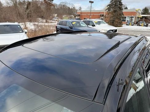 Certified 2022 Volvo XC40 P8 Recharge Ultimate image 18