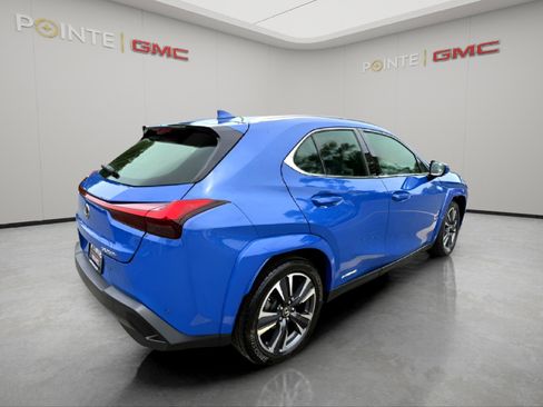 Used 2022 Lexus UX 250h w/ Premium Package image 4