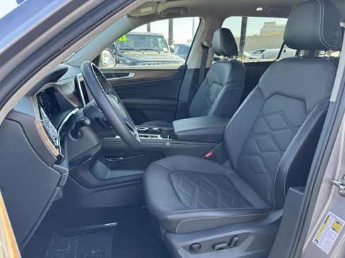 Used 2024 Volkswagen Atlas SE AWD/4WD image 16