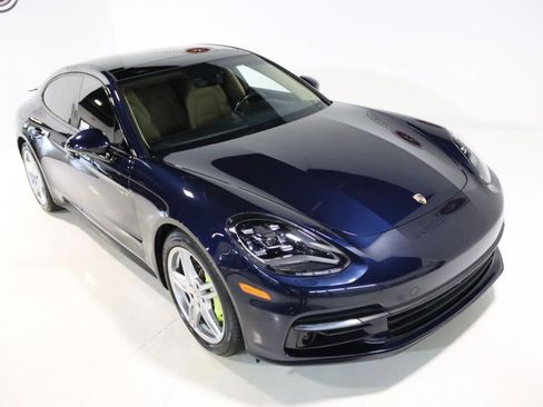 Used 2018 Porsche Panamera 4 image 32