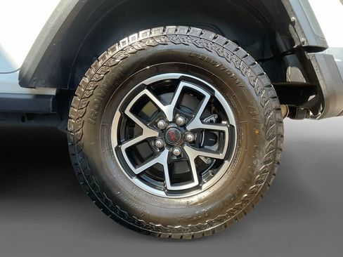 Used 2026 Jeep Wrangler Unlimited Rubicon AWD/4WD image 8