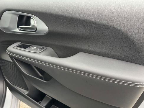 New 2026 Chrysler Pacifica Limited w/ S Appearance Package image 8