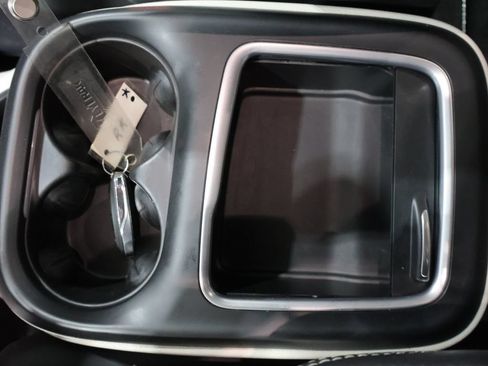 Used 2024 Chrysler Pacifica Touring-L FWD image 34