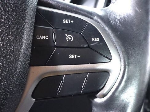 Used 2018 Jeep Grand Cherokee Limited image 14