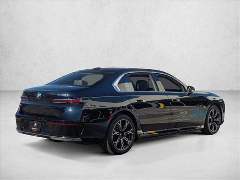 Certified 2024 BMW i7 xDrive60 w/ Executive Package image 5