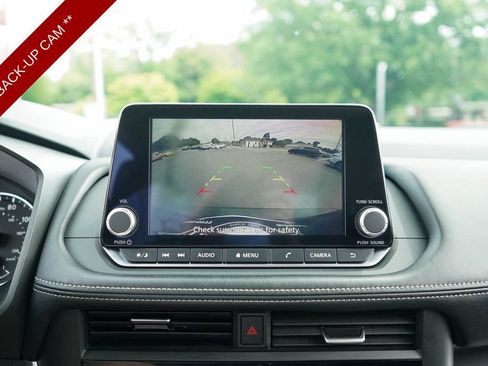 Used 2025 Nissan Rogue SV FWD image 10