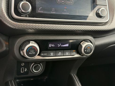 Used 2019 Nissan Kicks SV FWD image 27