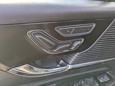 Used 2022 Lincoln Corsair Reserve w/ Equipment Group 201A image 11