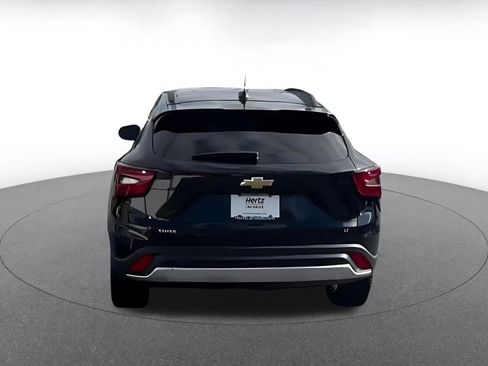 Used 2025 Chevrolet Trax LT image 11