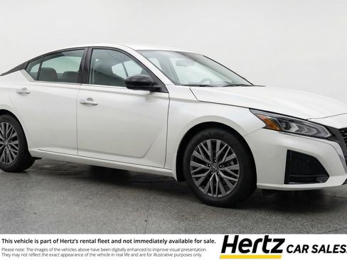 Used 2025 Nissan Altima 2.5 SV FWD image 1