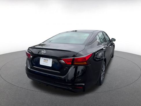 Used 2025 Nissan Altima 2.5 SV FWD image 14