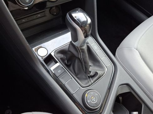 Certified 2024 Volkswagen Taos SE image 16