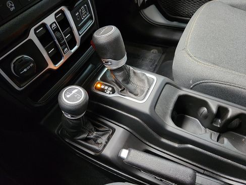 Used 2025 Jeep Gladiator Sport image 20