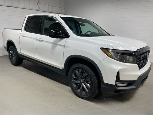 Used 2024 Honda Ridgeline Sport image 3