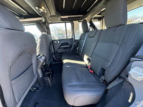 Used 2020 Jeep Wrangler Unlimited Sahara w/ Cold Weather Group image 19