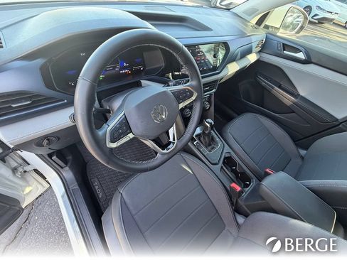 Used 2024 Volkswagen Taos SE FWD image 18