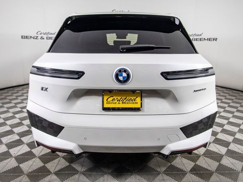 Used 2023 BMW iX xDrive50 w/ Sport Package AWD/4WD image 7