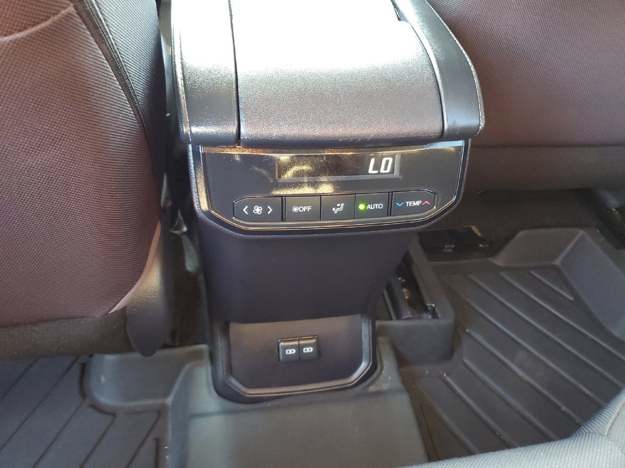 Used 2023 Toyota Highlander L FWD image 14