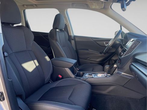 Used 2024 Subaru Forester Premium image 2