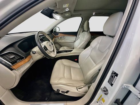 Used 2021 Volvo XC90 T6 Momentum AWD/4WD image 13