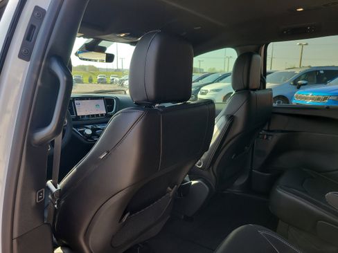 New 2026 Chrysler Voyager LX FWD image 12