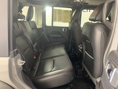 Used 2022 Jeep Wrangler Unlimited Sahara AWD/4WD image 37
