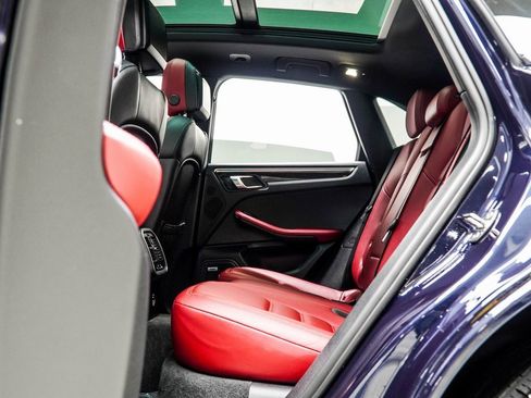 Used 2022 Porsche Macan S w/ Premium Package Plus image 47