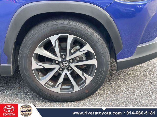 Used 2023 Toyota Corolla Cross XLE w/ Convenience Package AWD/4WD image 10
