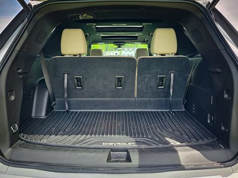 Used 2023 Chevrolet Traverse Premier AWD/4WD image 38